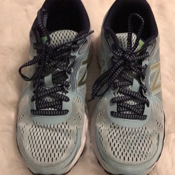 New balance tennis shoes - Picture 3 of 6